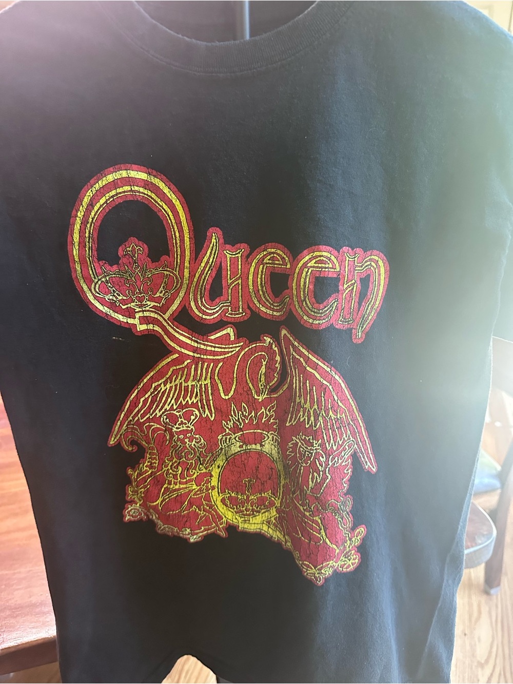 Queen Crest Graphic Band T Shirt Black Tagless Classic Rock Music Tee
